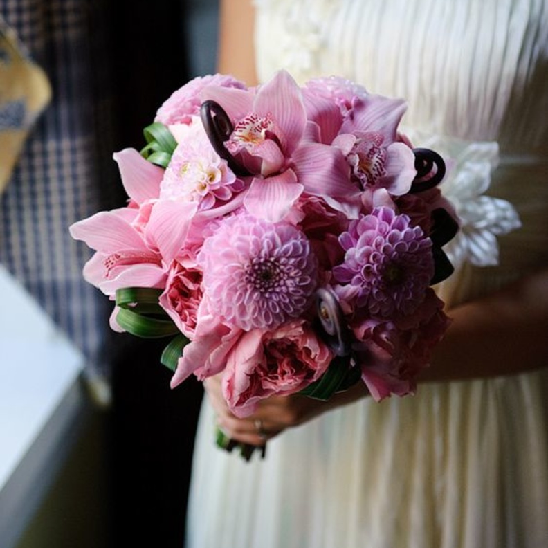 زهور الاقحوان في بوكيه العروس  (3)