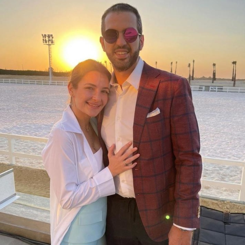 شام الذهبي مع خطيبها