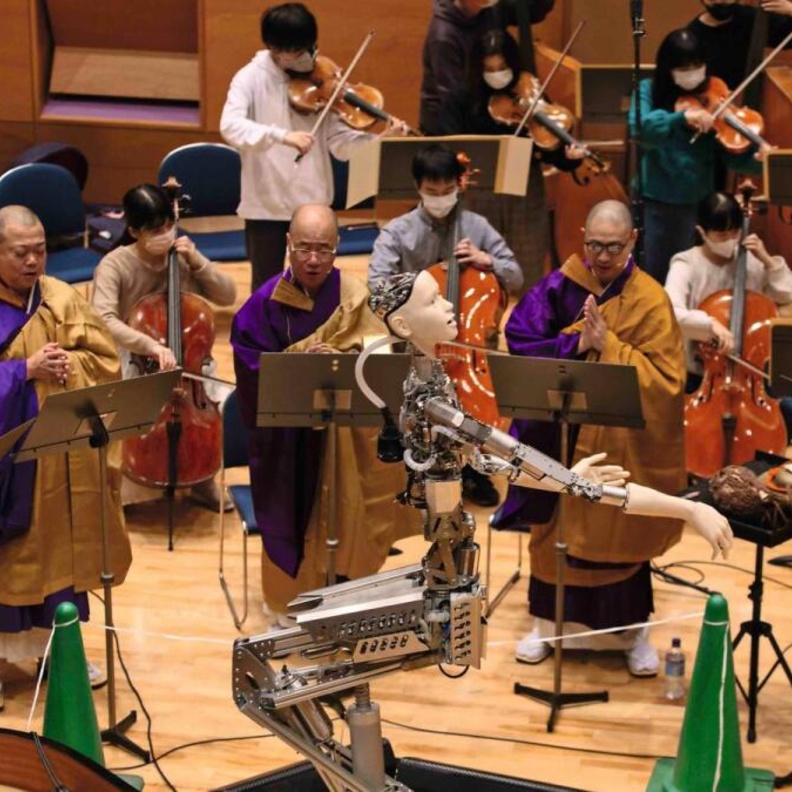 روبوت ياباني يقدم عرضا موسيقيا عالميا في إكسبو 2020 دبي  