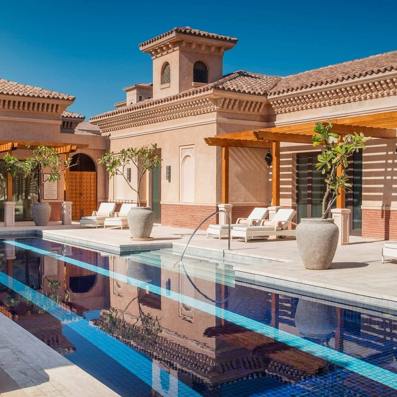 في يوم الأم.. تجربة عامرة بالرفاهية لوالدتكِ في منتجعات صحية رائعة في دبي 