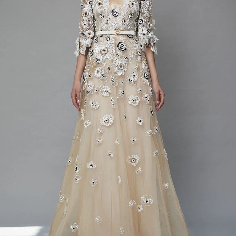 فساتين لأم العروس مزينة بالورود@eliesaab