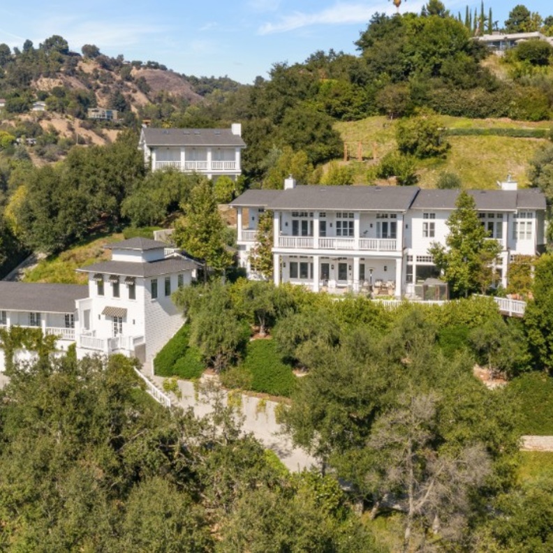كالفين هاريس يعرض منزله في بيفرلي هيلز للبيع بسعر 25 مليون دولار