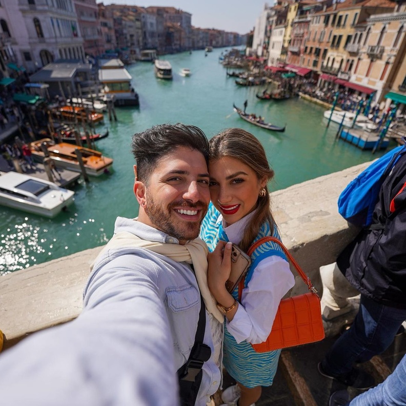 مارك حاتم مع عروسته- انستغرام الفنان