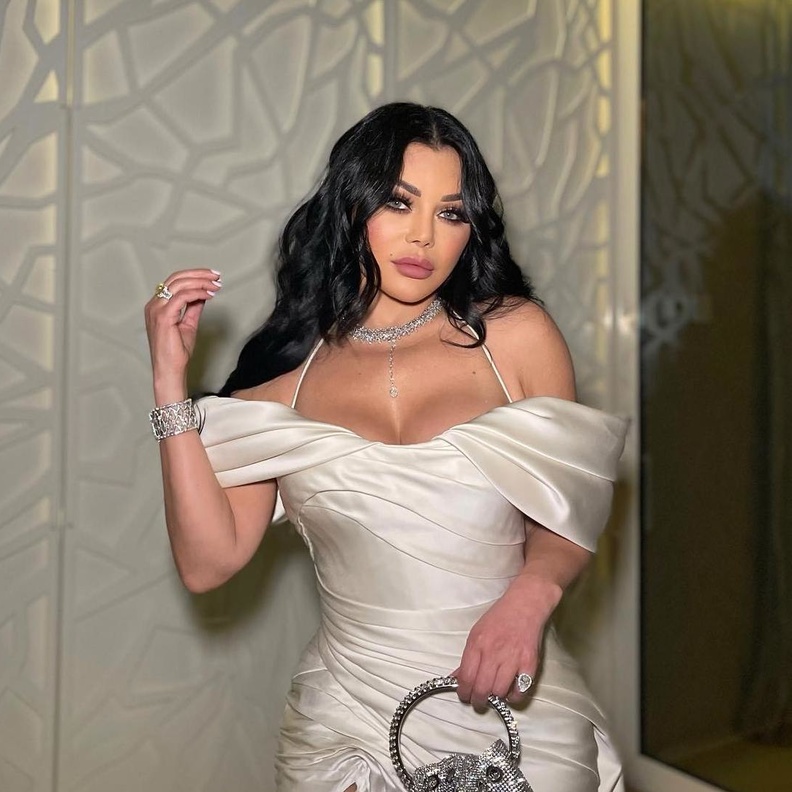 مجوهرات هيفاء وهبي الماسية