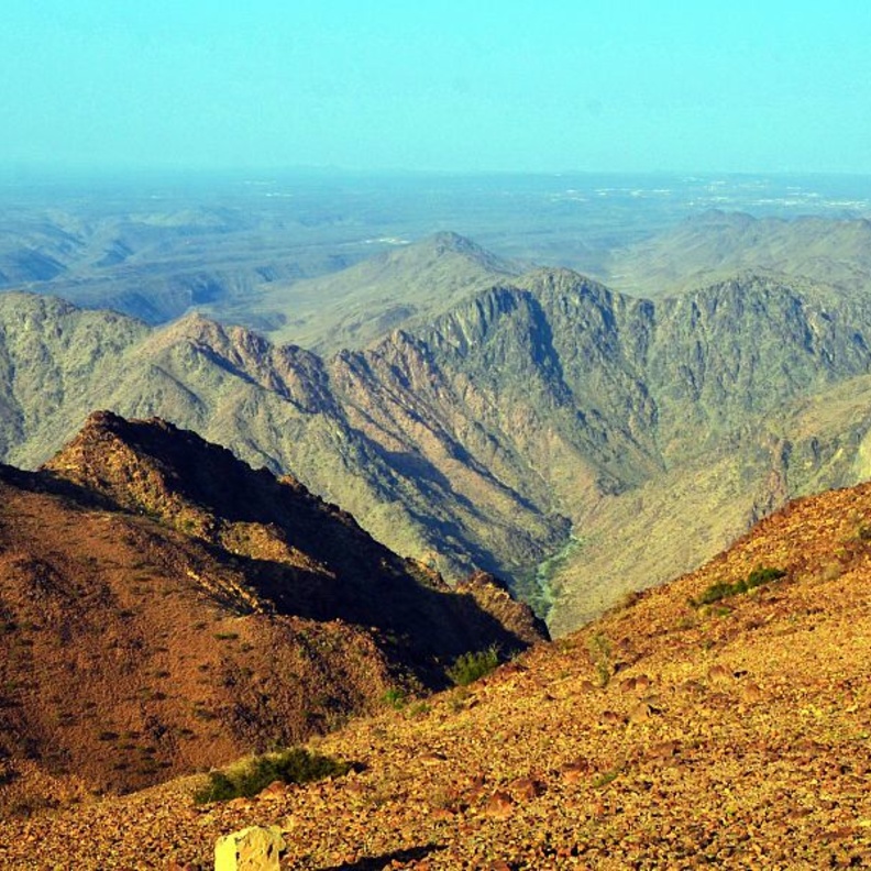 جبل شَمَنْصِير.. رحلة ساحرة لعشاق الهايكنج والمغامرة بالسعودية