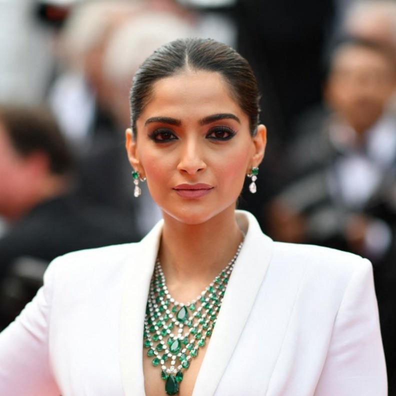 أبرز الإطلالات الجمالية لـ سونام كابور بعد إعلان حملها بطفلها الأول