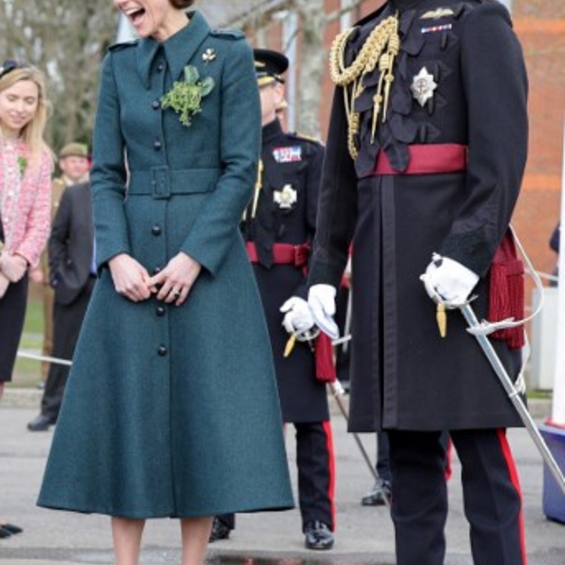 الأخضر الغامق والنباتات تميّز أحدث ظهور رسمي لـ كيت ميدلتون.. بالصور