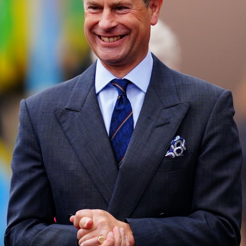 من هو الأمير إدوارد الذي احتفل بعيد ميلاده الـ 58؟