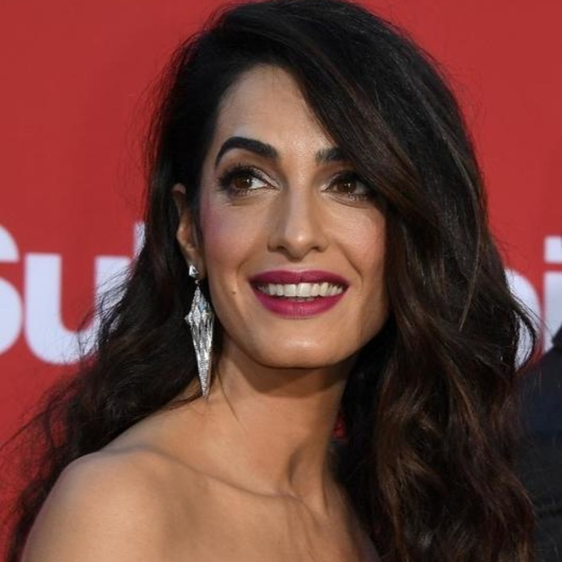 أسرار مكياج أمل كلوني بعد اختيارها إمرأة العام 2022