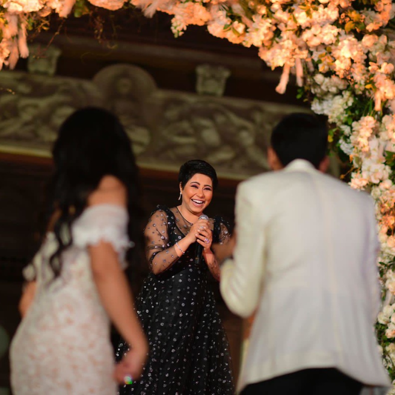 الفنانة شيرين عبد الوهاب في حفل زفاف