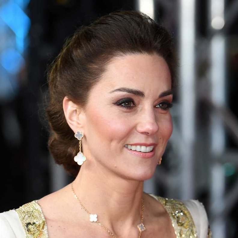 أبرز إطلالات جمالية للنجمات العالميات بقيت محفورة في ذاكرتنا في حفل جوائز  Bafta   