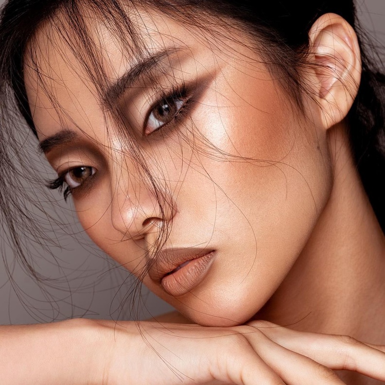 طرق تطبيق مكياج العيون بشكل مقلوب حيل أشهر خبراء التجميل