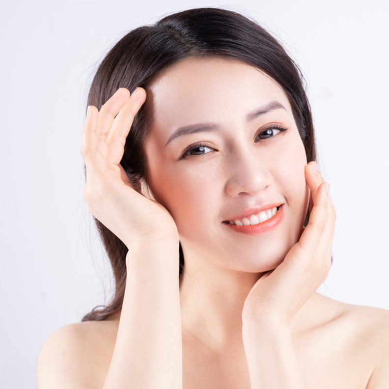 أقوى الأعشاب للعناية بالبشرة وكيفية استخدامها