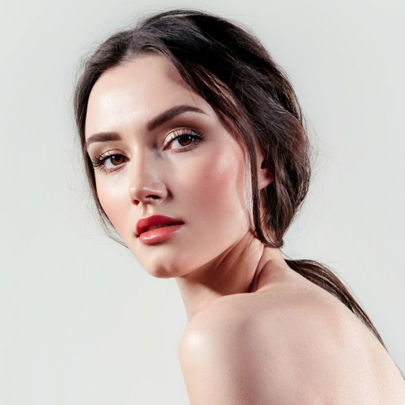 فوائد العسل والشبة لتبييض الوجه وأفضل الماسكات