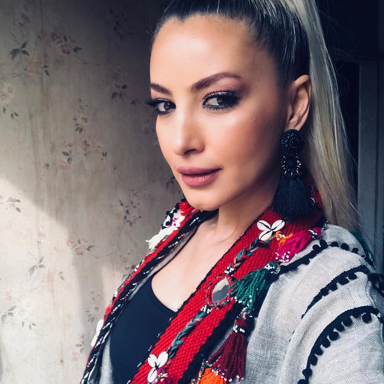 نصائح جيهان بن جازية للشعر  - الصورة من حسابها على انستغرام