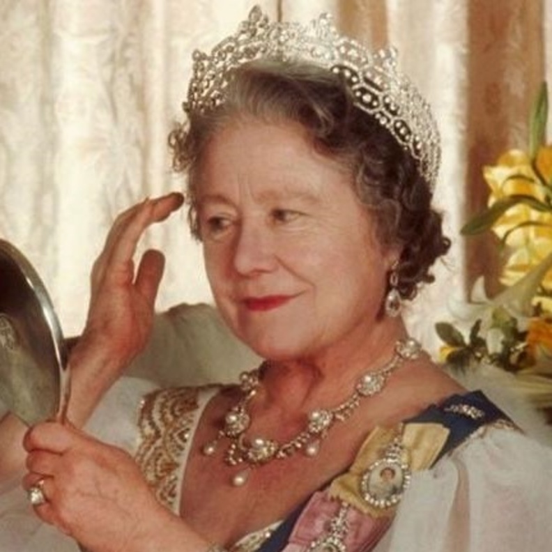 أجمل مجوهرات الملكة إليزابيث الأم