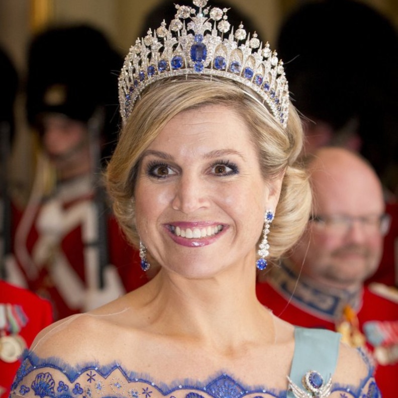 تاج  The Dutch Sapphire Tiara من المجوهرات الملكية المرصعة بالأحجار الكريمة الزرقاء