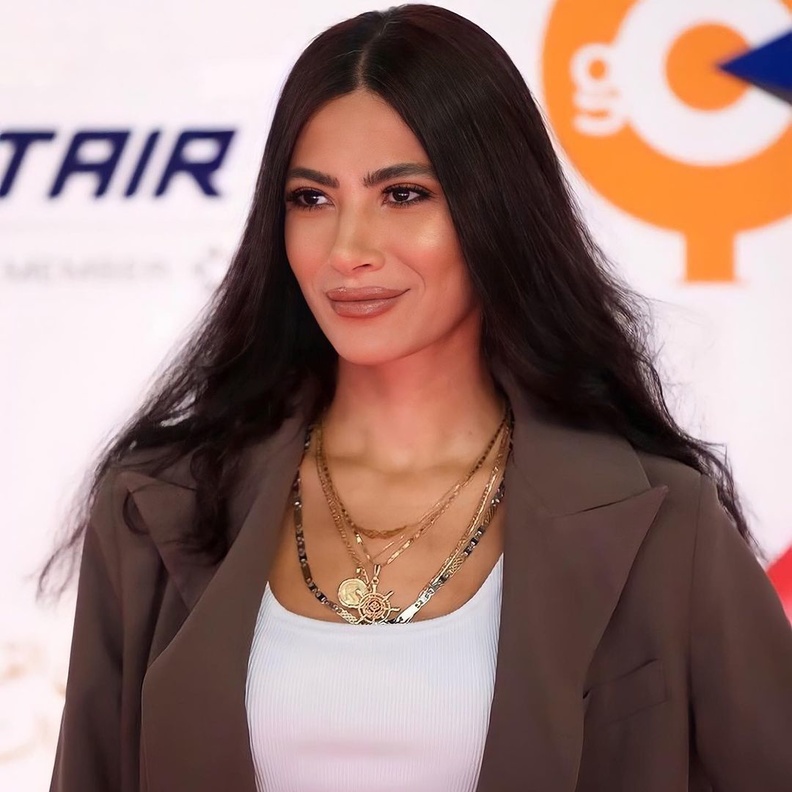 تعليقات متبادلة بين هدى المفتي وويجز على انستغرام 