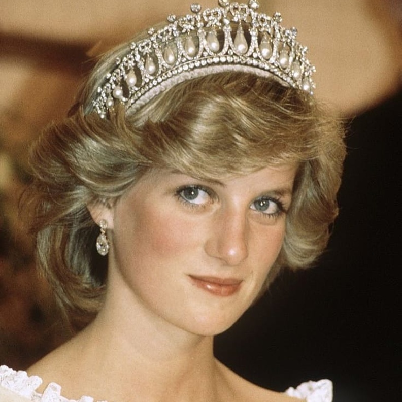 مجوهرات الأميرة ديانا وكاميلا باركر من اللؤلؤ