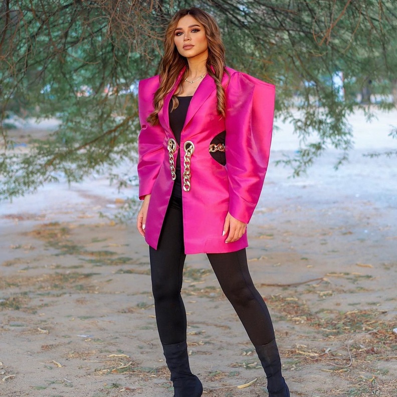 تنسيق أجمل صيحات الجاكيت الملون مستوحاة من إطلالات مدونات الموضة الكويتيات