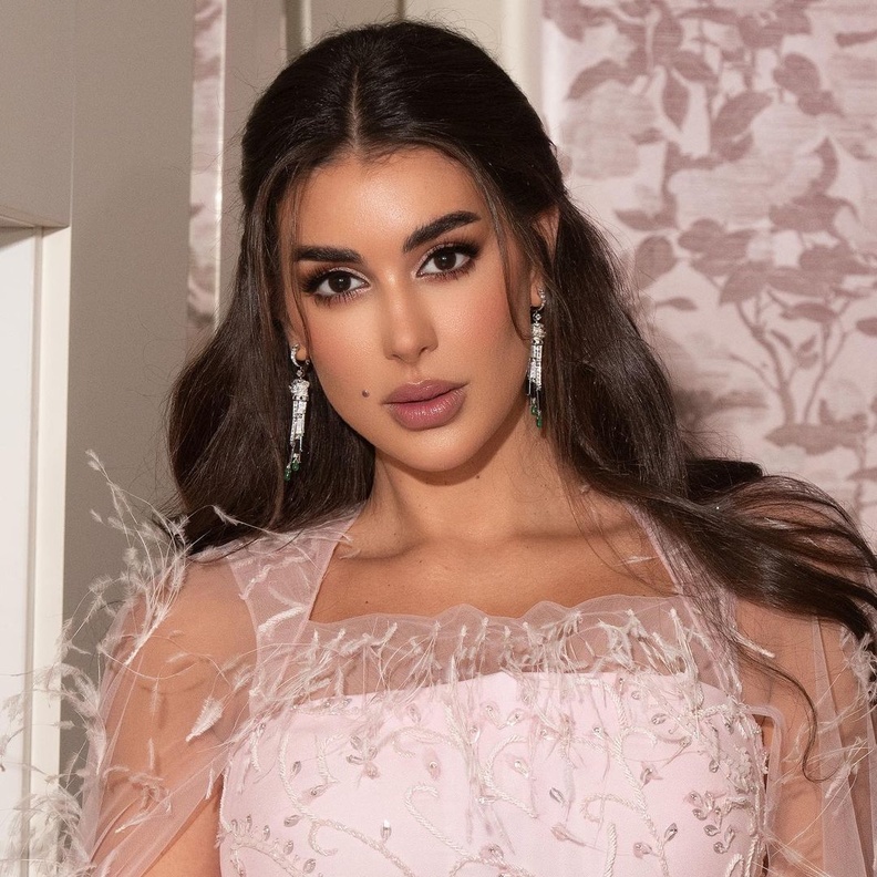 من الأكثر شبهاً بـ ياسمين صبري والدتها ام شقيقتها