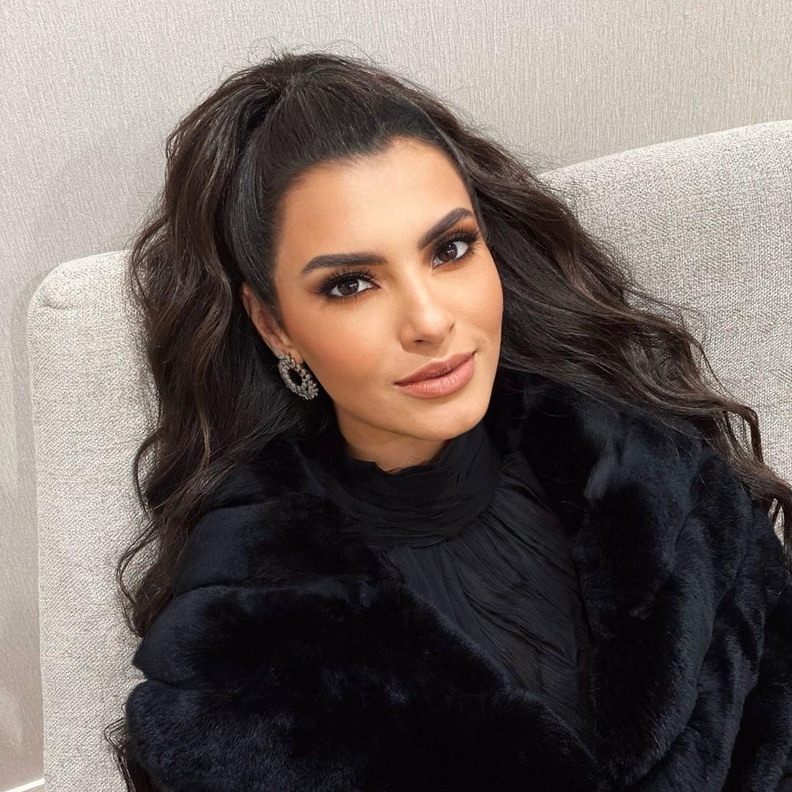  منى زكي ونجوى كرم وكارمن سليمان في كواليس إطلالاتهن الجمالية  