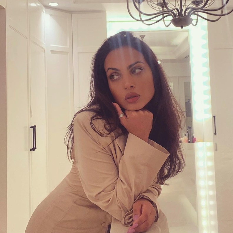  مارتا حامد طليقة فائق حسن تقص شعرها وتعتمد هذا اللوك