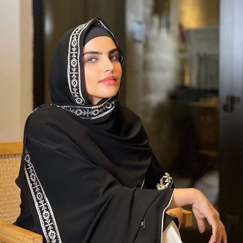 سارة الودعاني بأحدث اطلالاتها الجمالية بعد عمليات التجميل