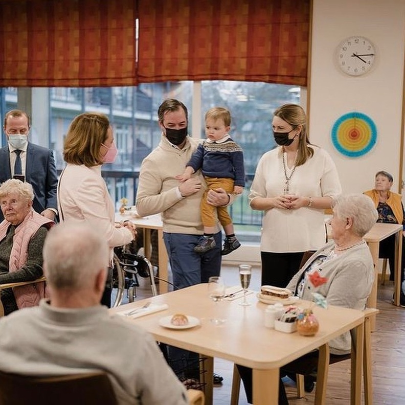 الأمير غيوم والأميرة ستيفاني يزوران دارا للمسنين