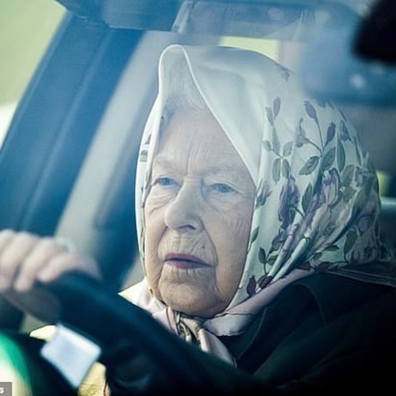 ملكة بريطانيا تتعافى من عدوى كورونا وتجتمع بأفراد من عائلتها في وندسور