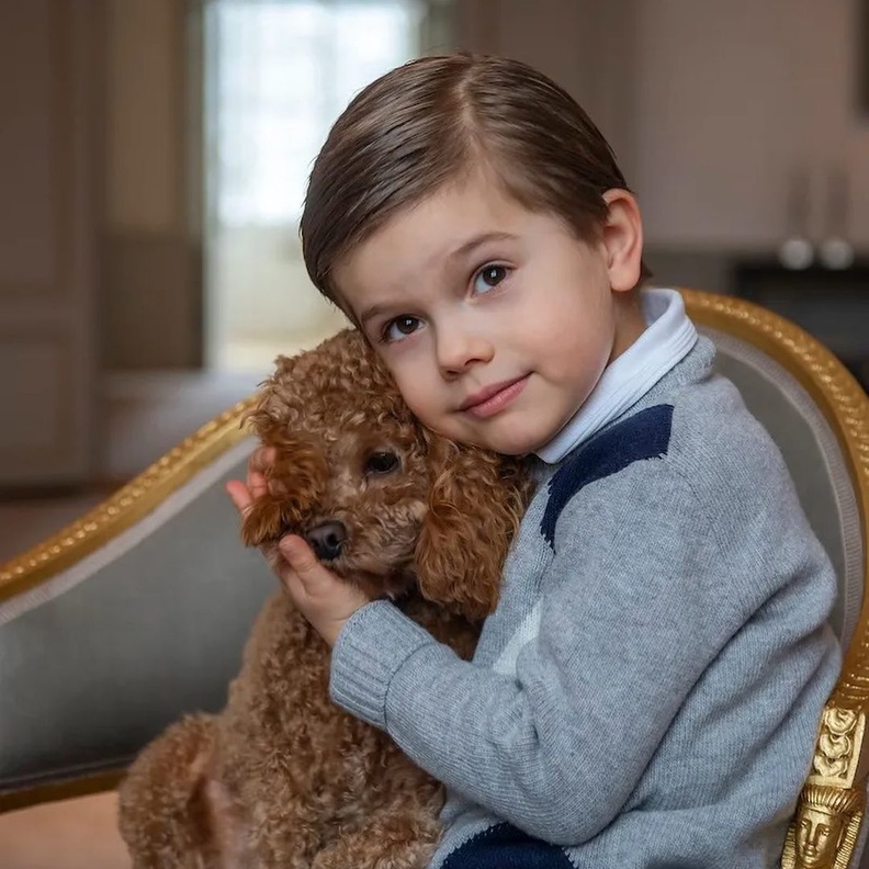  الصور الرسمية الجديدة للأمير أوسكار بمناسبة عيد ميلاده 6