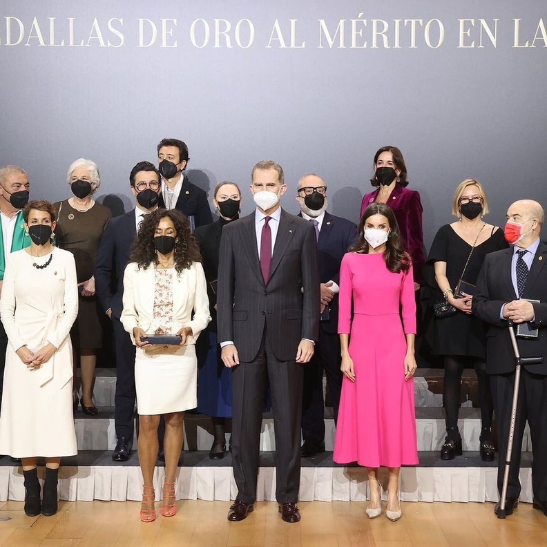 ملك وملكة إسبانيا يسلمان الميداليات الذهبية للفنون الجميلة