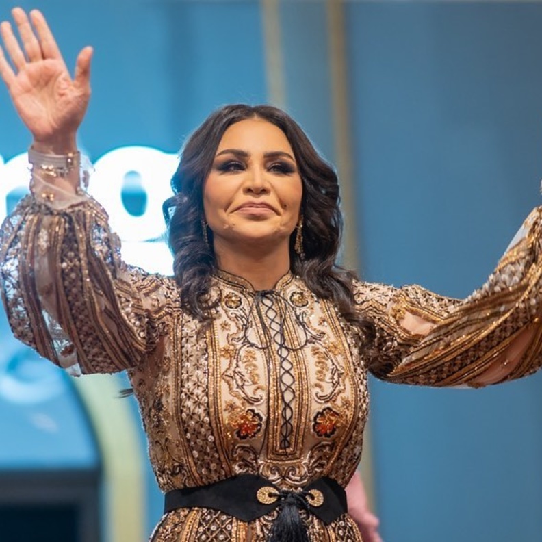 إطلالة أحلام بمعرض العطور