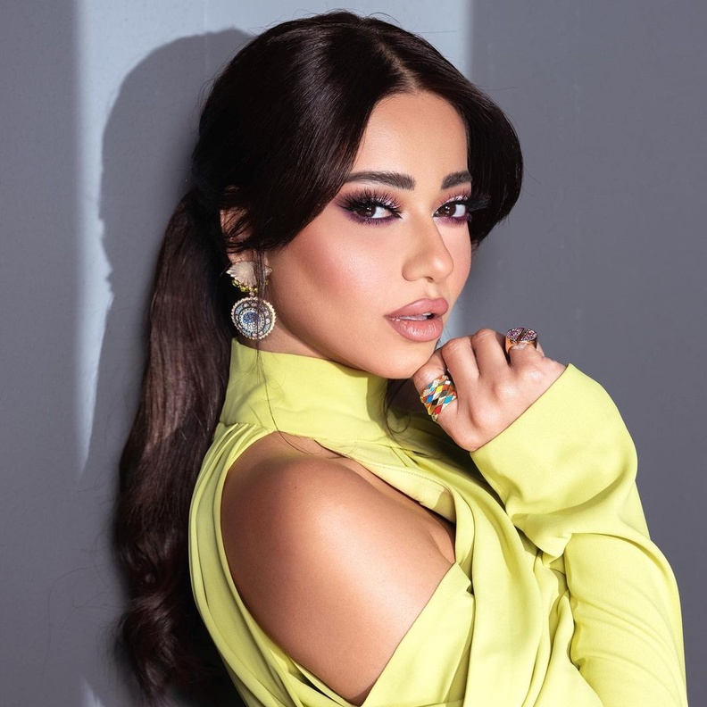 إطلالات جمالية لافتة لموسم ربيع 2022 مستوحاة من النجمات العرب