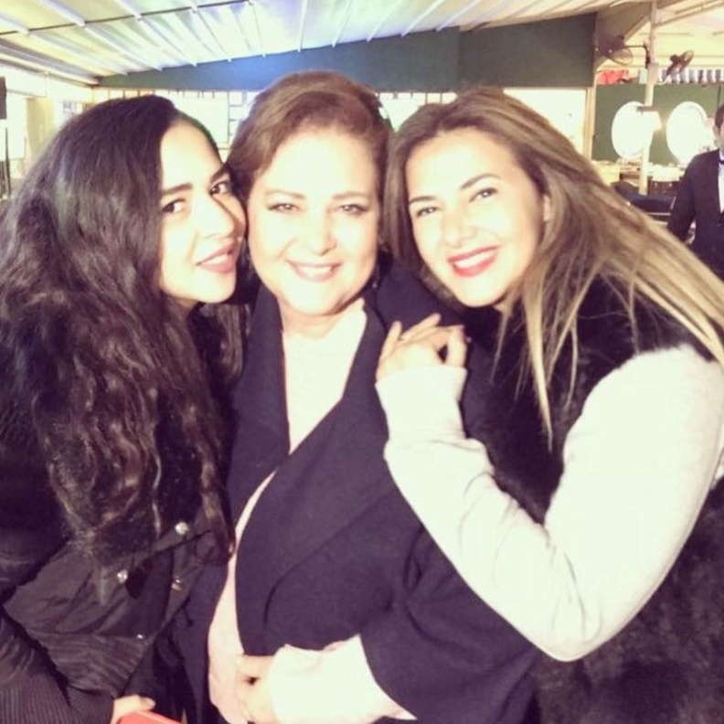 دنيا سمير غانم وشقيقتها آيمي برسائل وصور مؤثرة بأول عيد لهما بدون أم 