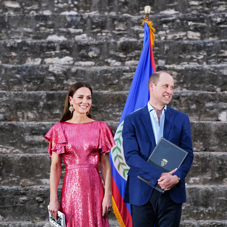 من اللوك الكاجول إلى فستان السهرة إطلالات كيت ميدلتون تخطف الأنظار 