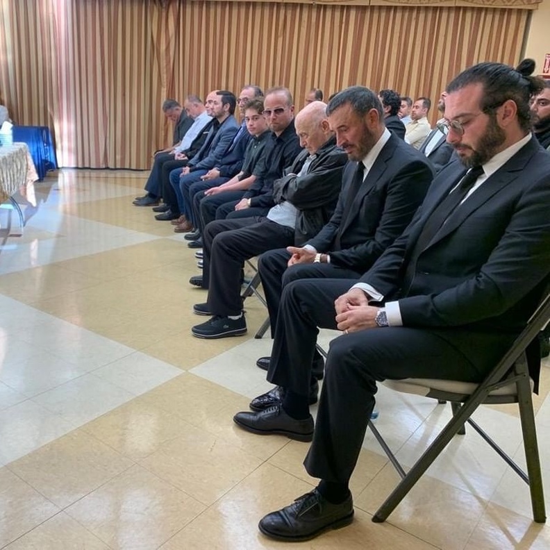 كاظم الساهر يقيم عزاءً لزوجته السابقة في أميركا بمشاركة نجله وسام