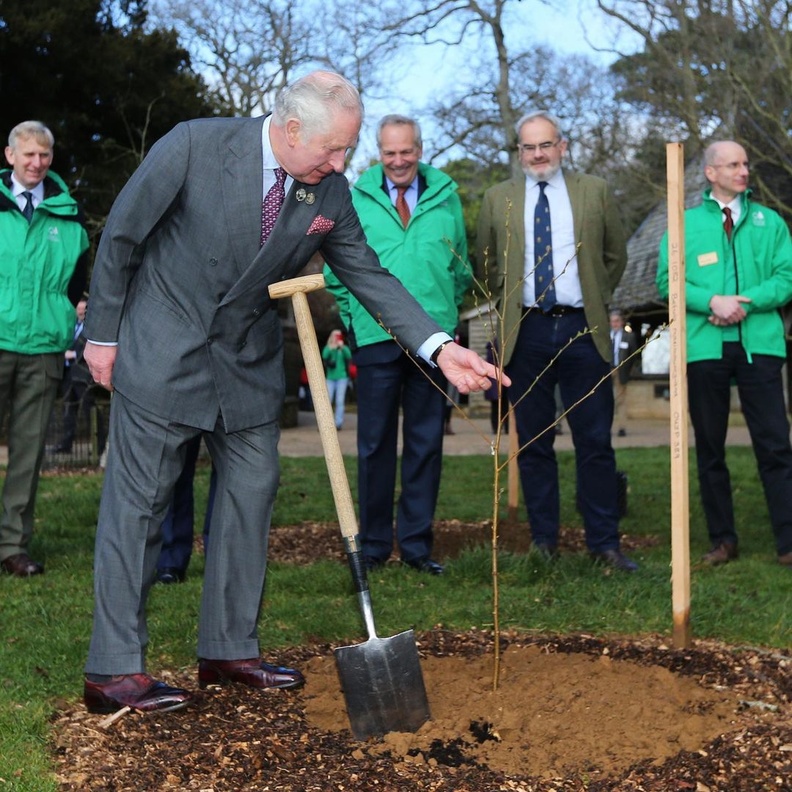 دخل الأمير تشارلز وكاميلا باركر التاريخ بزيارتهما لأيرلندا الشمالية