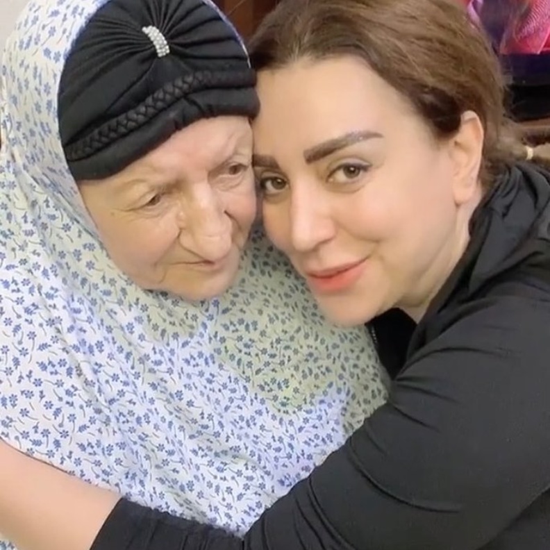 شكران مرتجى ووالدتها