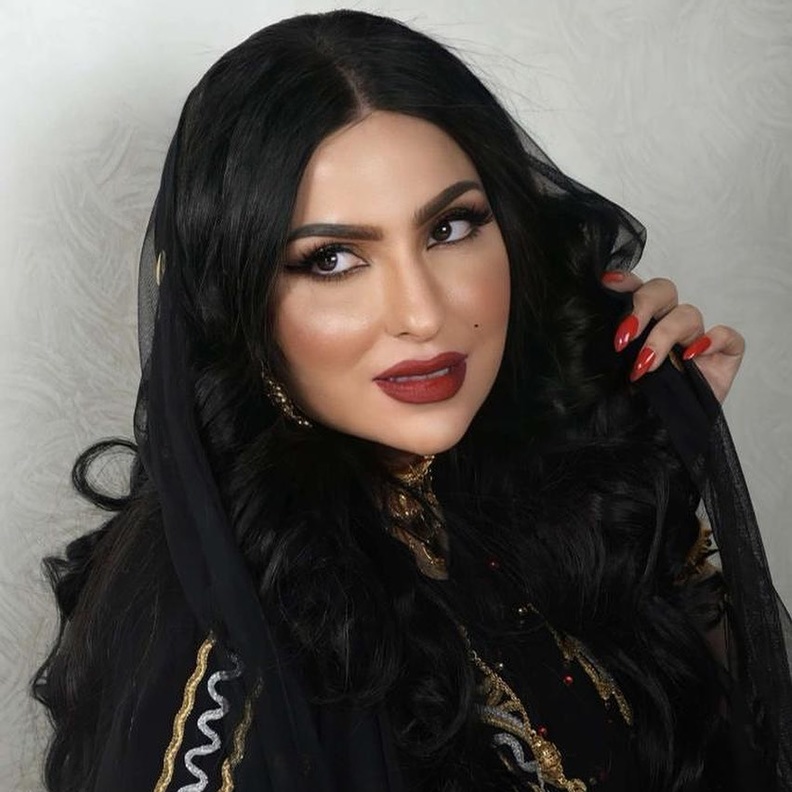 مكياج خليجي من وحي أحدث الإطلالات الجمالية لـ زينب العسكري