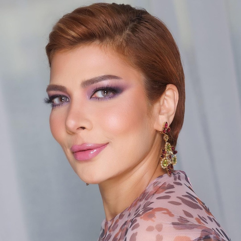 أصالة نصري بإطلالة المكياج الملّون وسر اختيارها له