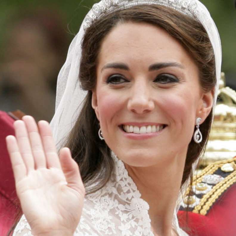 تصاميم أقراط الألماس لعروس 2022