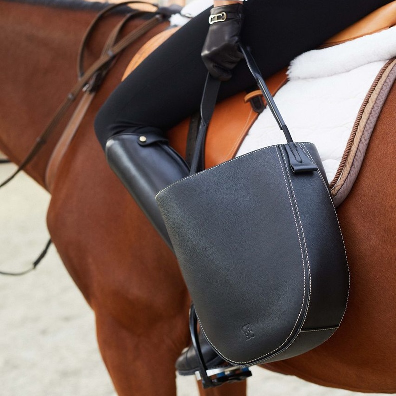 حقيبة FUSTAمن Carolina Herrera