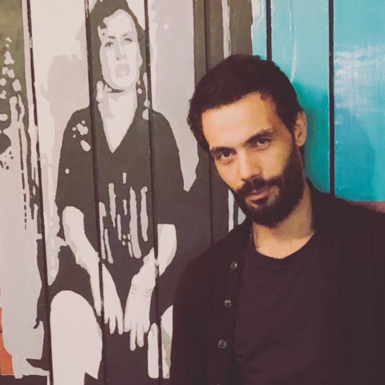 الفنان شريف إدريس