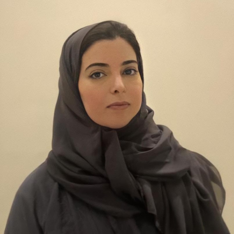 دكتورة هبة الدوسري الصورة من حساب كلية الصيدلة جامعة الملك عبدالعزيز 