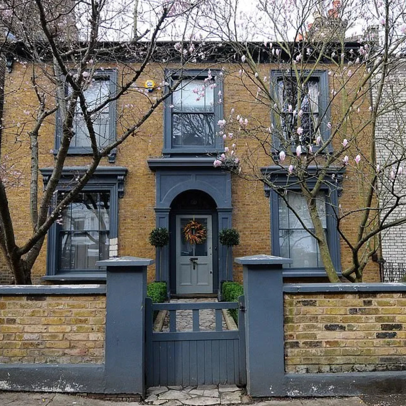 النجمة أوليفيا كولمان تشتري منزلا جديدا في مقاطعة نورفك