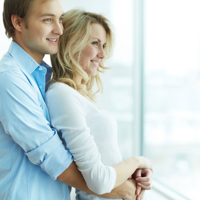 6 تصرفات تزيد من تعلق زوجك بكِ