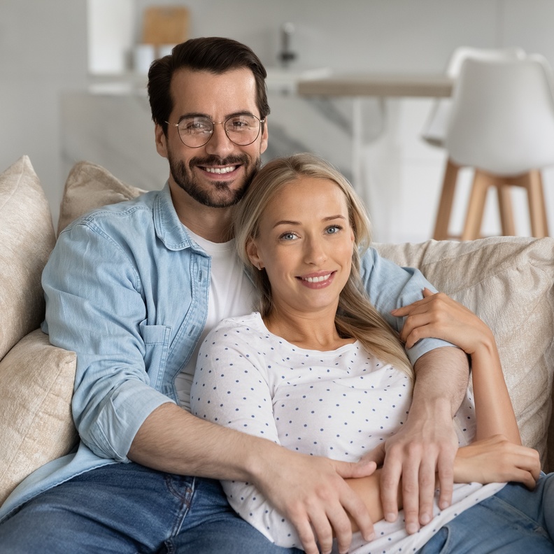 7 تصرفات لزوجك تخبرك بأنه ما زال يحبك