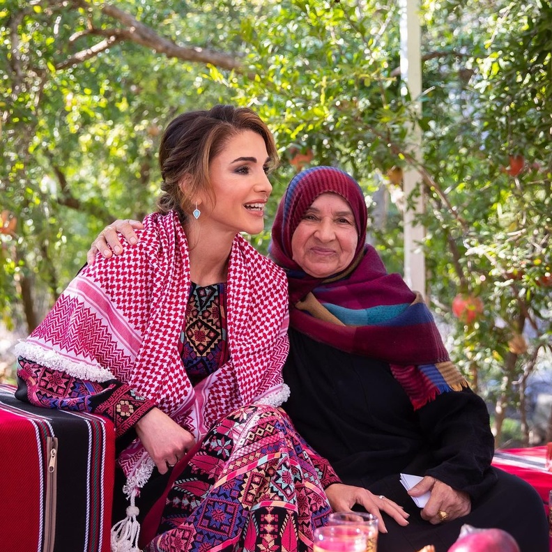 هكذا دعمت سيدات العائلات الملكية النساء 