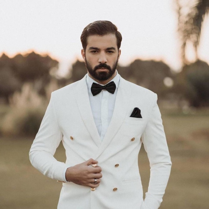 الفنان حازم إيهاب يفجع بوفاة طفله بعد أسبوعين من ولادته